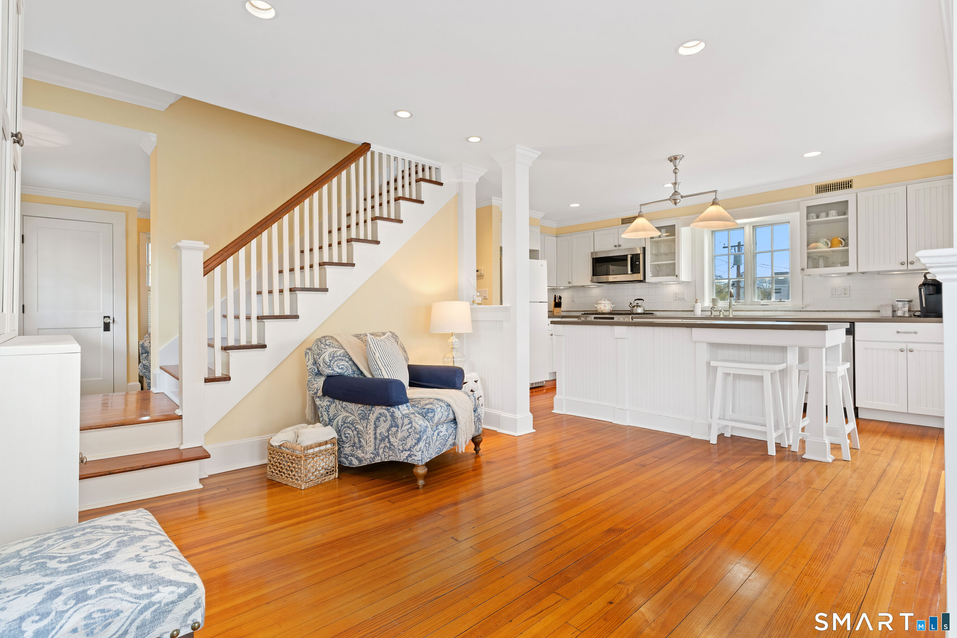 218 Totoket Road Branford, CT 06405 - Photo 9 of 37