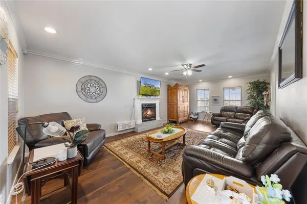 $999,999 | 3101 Sunrise Court, Granbury, TX 76048