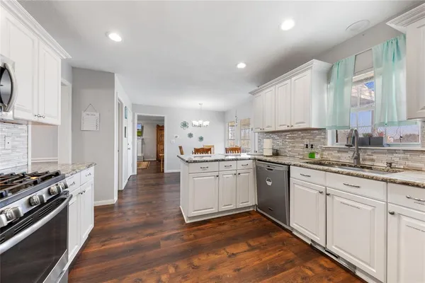 $999,999 | 3101 Sunrise Court, Granbury, TX 76048