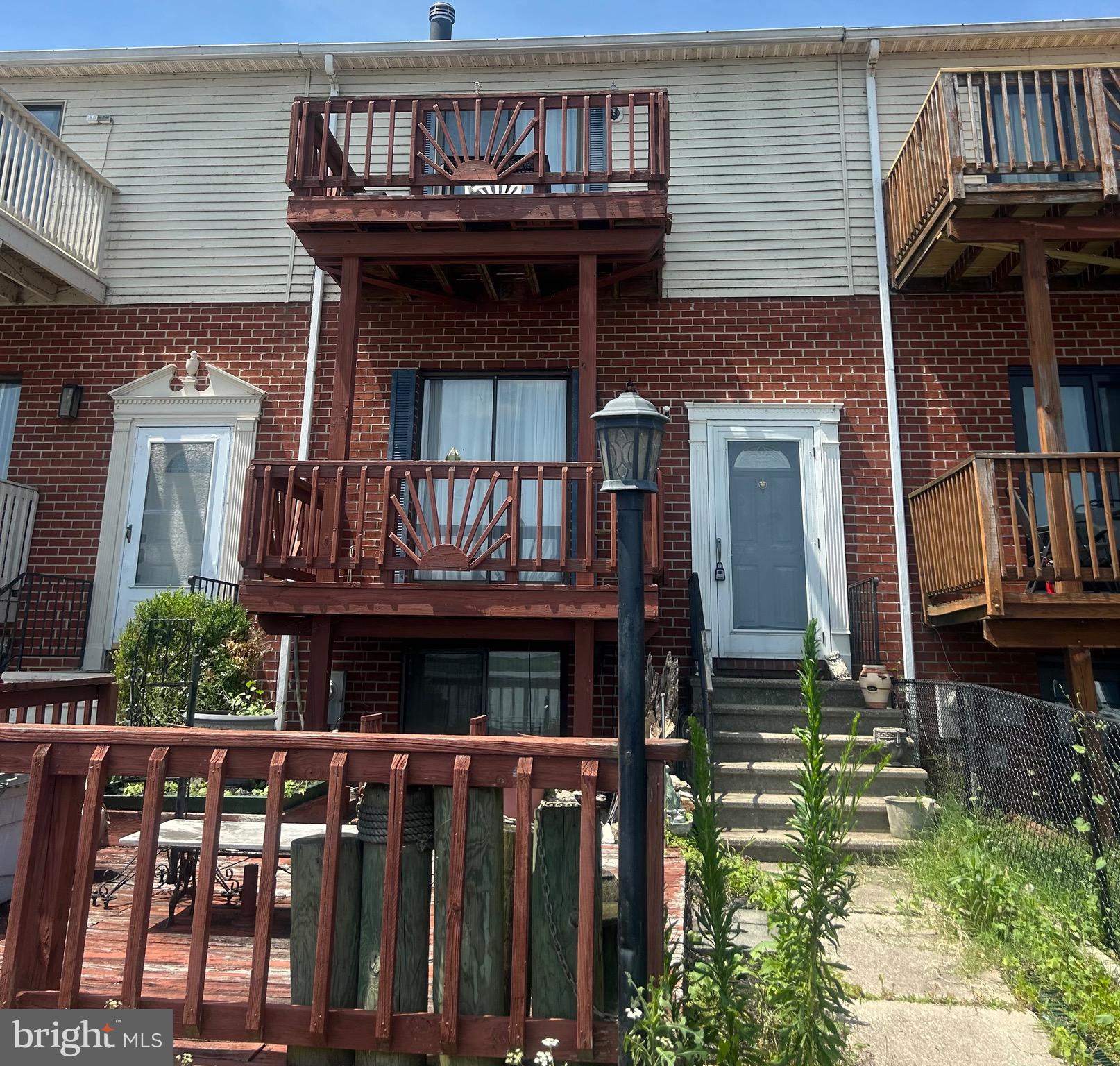 a view of front of house with a small yard