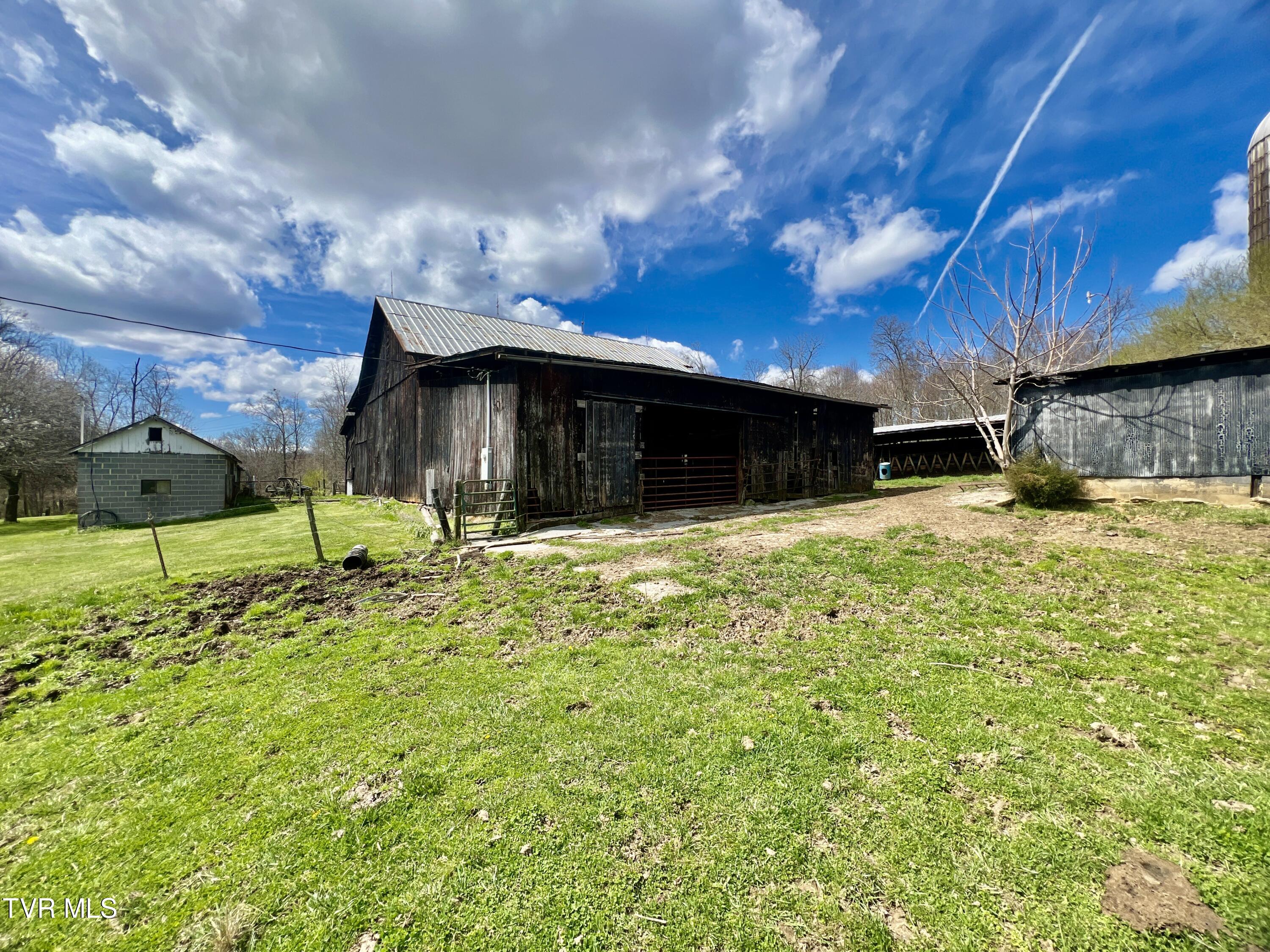 93 Fall Branch Fall Branch, TN 37656 - Photo 8 of 73 _Pic8 (25)