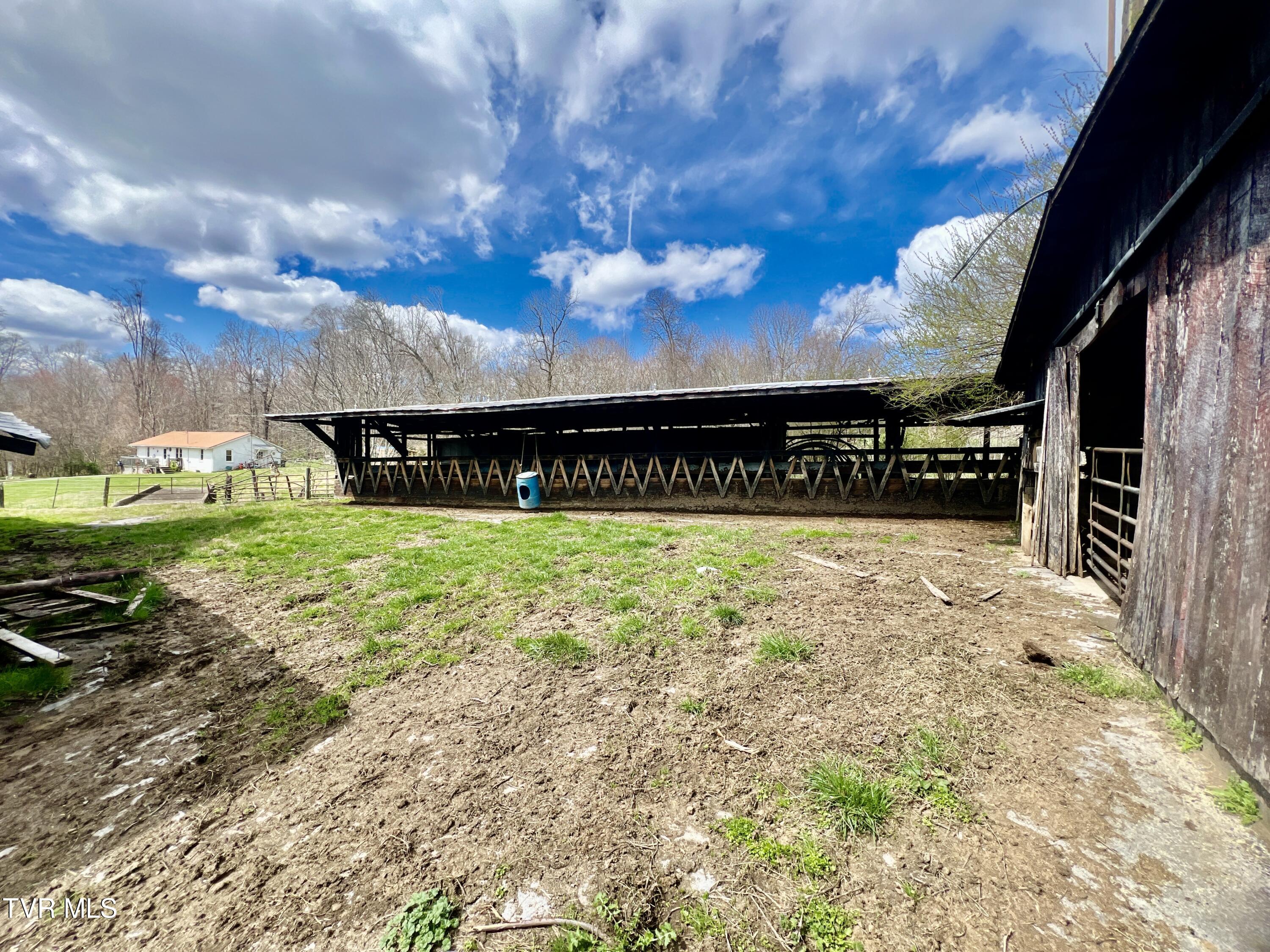 93 Fall Branch Fall Branch, TN 37656 - Photo 9 of 73 _Pic9 (21)