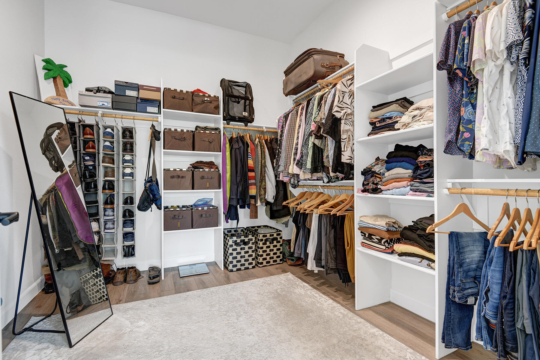 33 Magnum Rancho Mirage, CA 92270 - Photo 17 of 47 PRIMARY WALK IN CLOSET.jpg mls