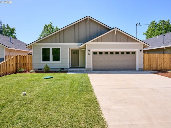 $399,900 | 272 Southeast Ivy Street, Mill City, OR 97360