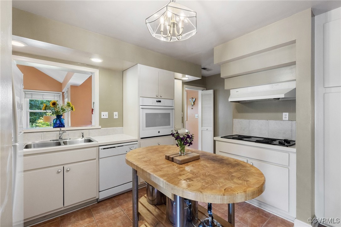 126 Beverly Road Ashland, VA 23005 - Photo 12 of 30 a kitchen with a table chairs sink and cabinets
