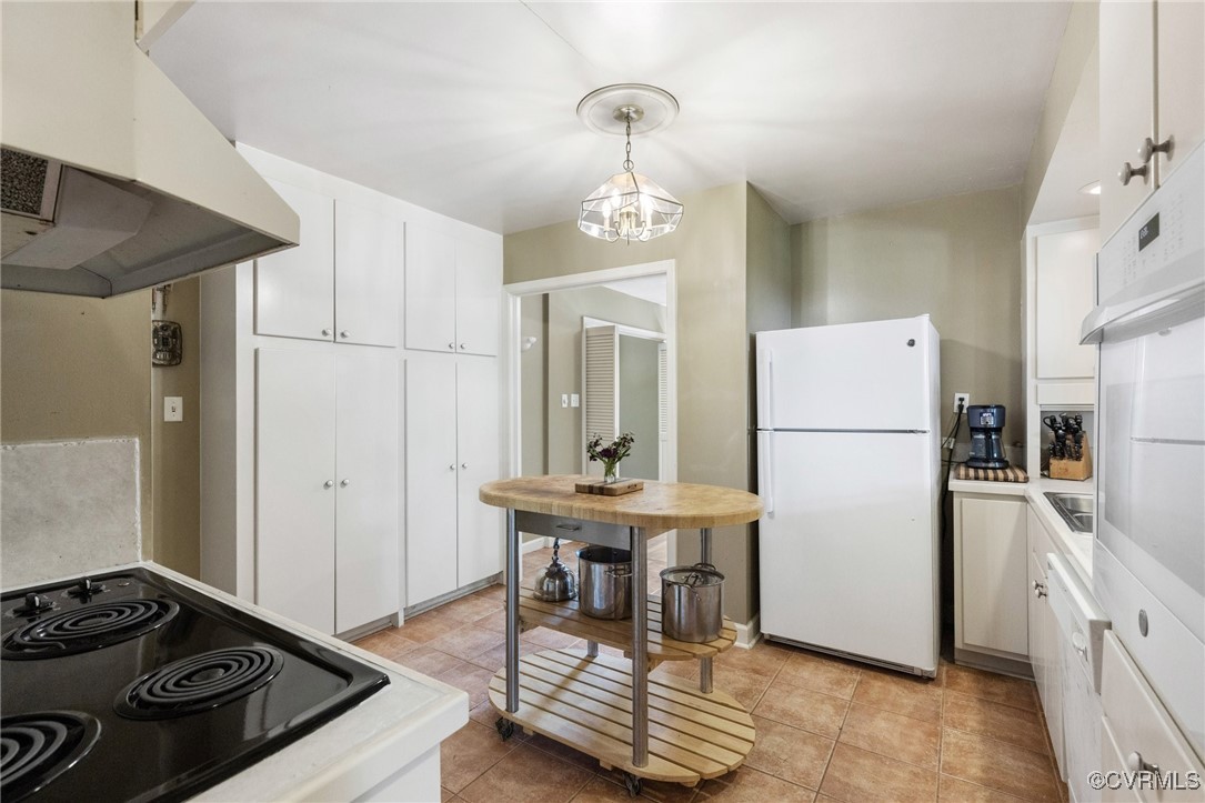 126 Beverly Road Ashland, VA 23005 - Photo 14 of 30 a living room with furniture and a refrigerator