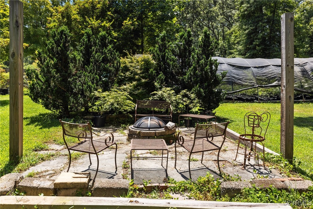 126 Beverly Road Ashland, VA 23005 - Photo 26 of 30 a view of a chairs and table in the patio