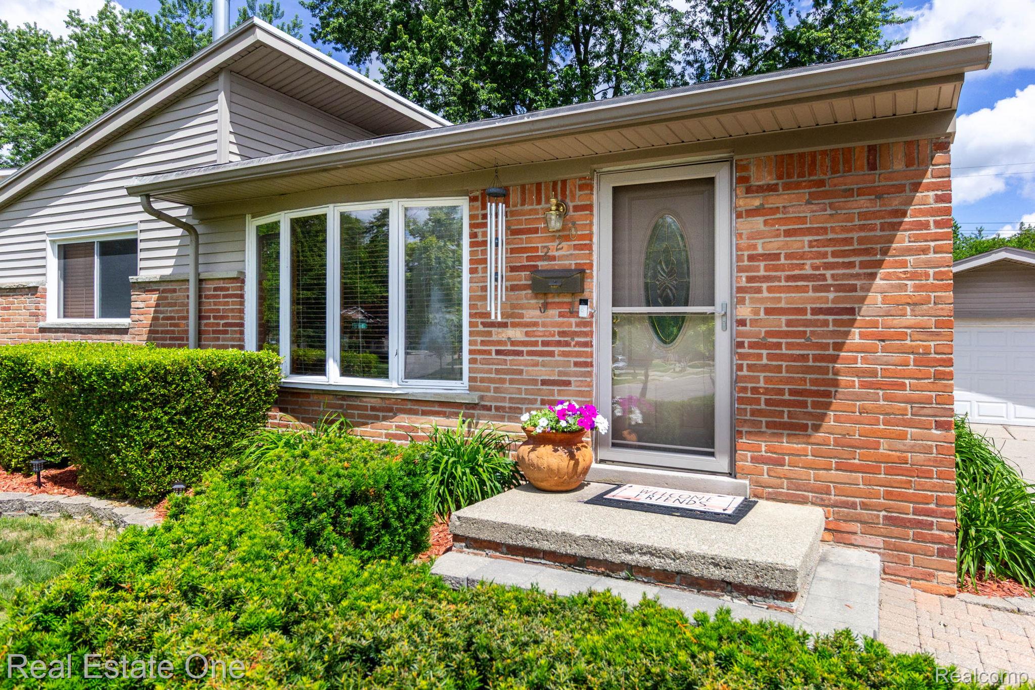 220 Winry Drive Rochester, MI 48307 - Photo 4 of 35 front (4).jpg