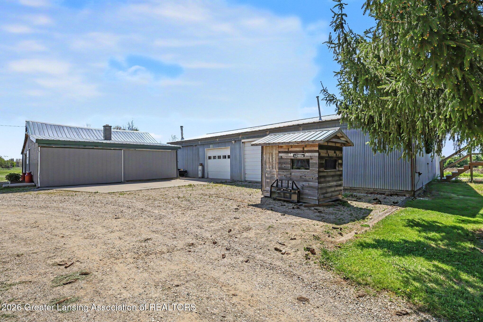 2426 East Colony Road St. Johns, MI 48879 - Photo 22 of 45 Barn