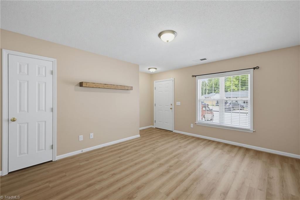 2554 Ambassador Court High Point, NC 27265 - Photo 5 of 27