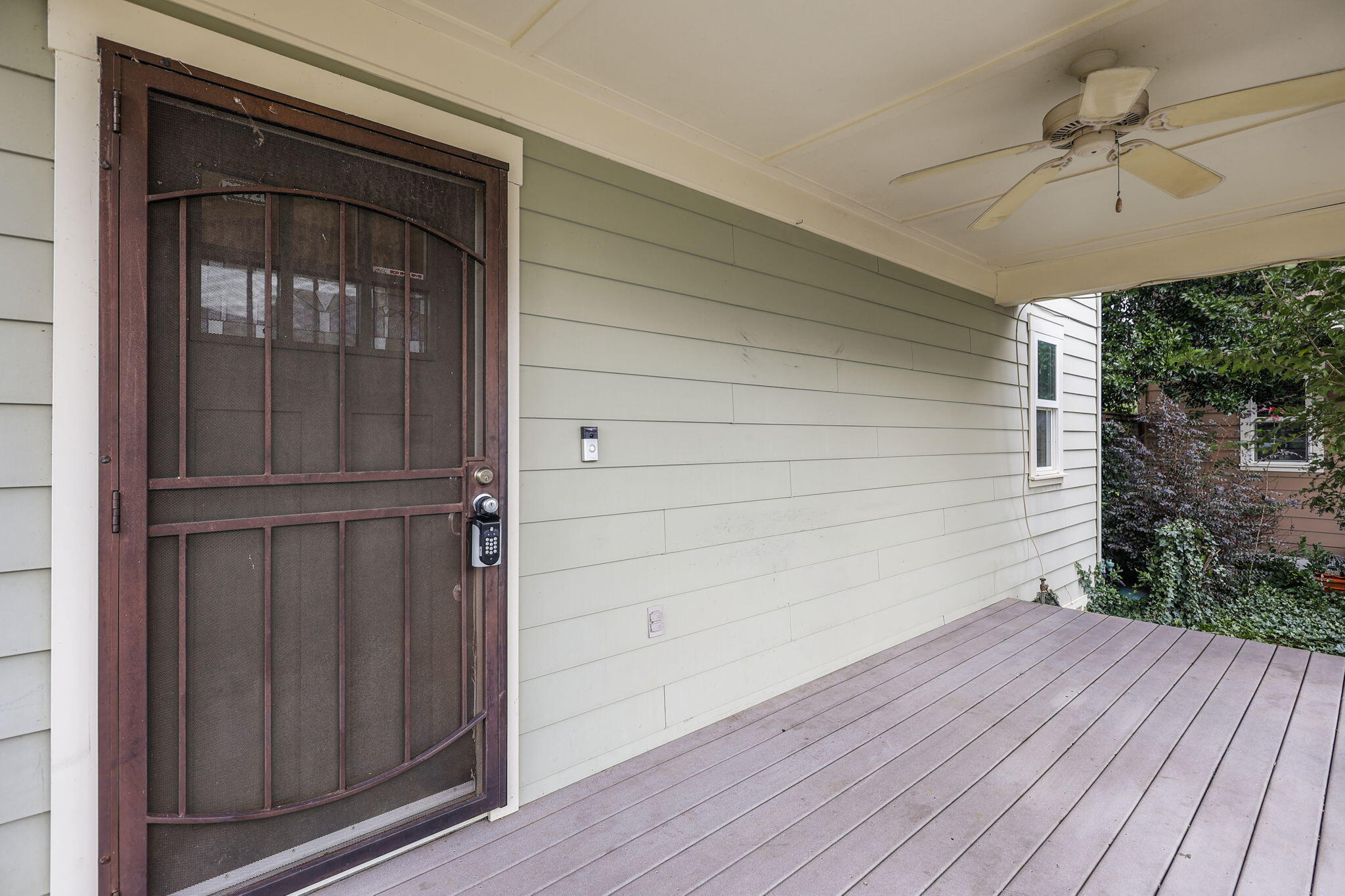 864 Kite Lane Redding, CA 96001 - Photo 18 of 19 864 Kite Lane Porch