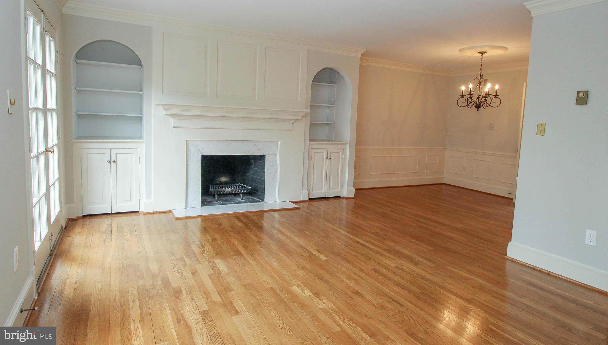 6413 Wainfleet Court Springfield, VA 22152 - Photo 14 of 30 Living Room