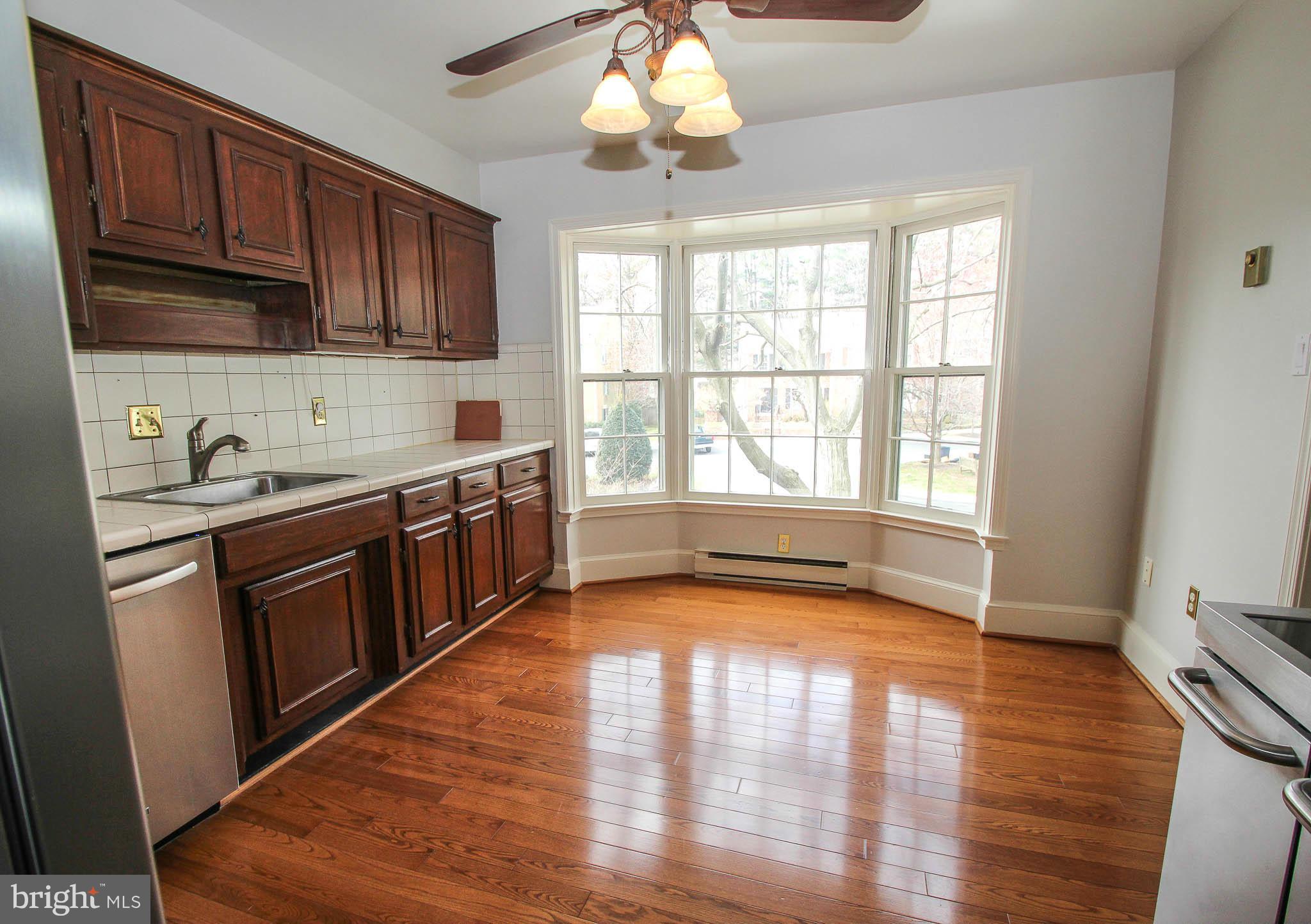 6413 Wainfleet Court Springfield, VA 22152 - Photo 16 of 30 Kitchen