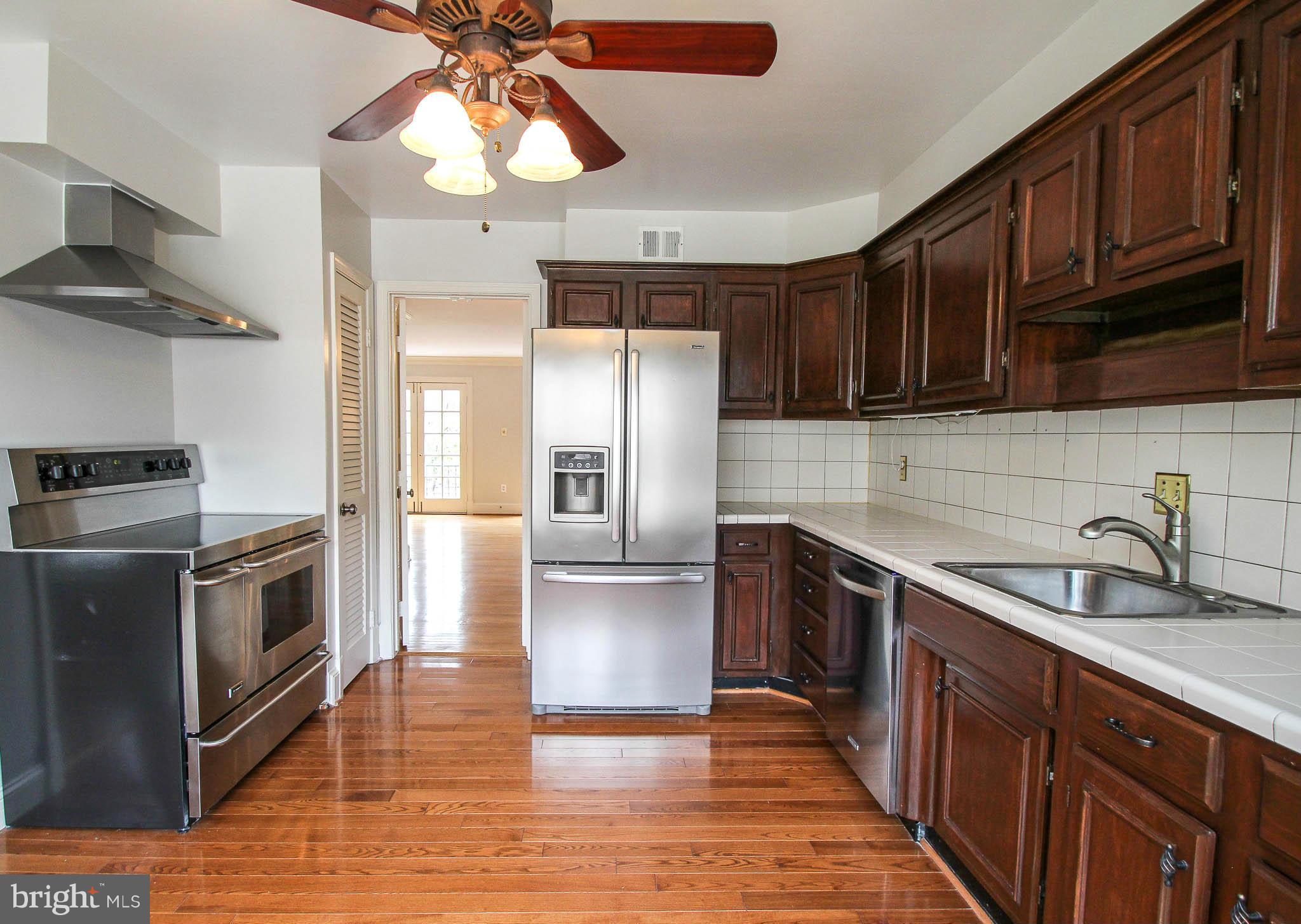 6413 Wainfleet Court Springfield, VA 22152 - Photo 17 of 30 Kitchen