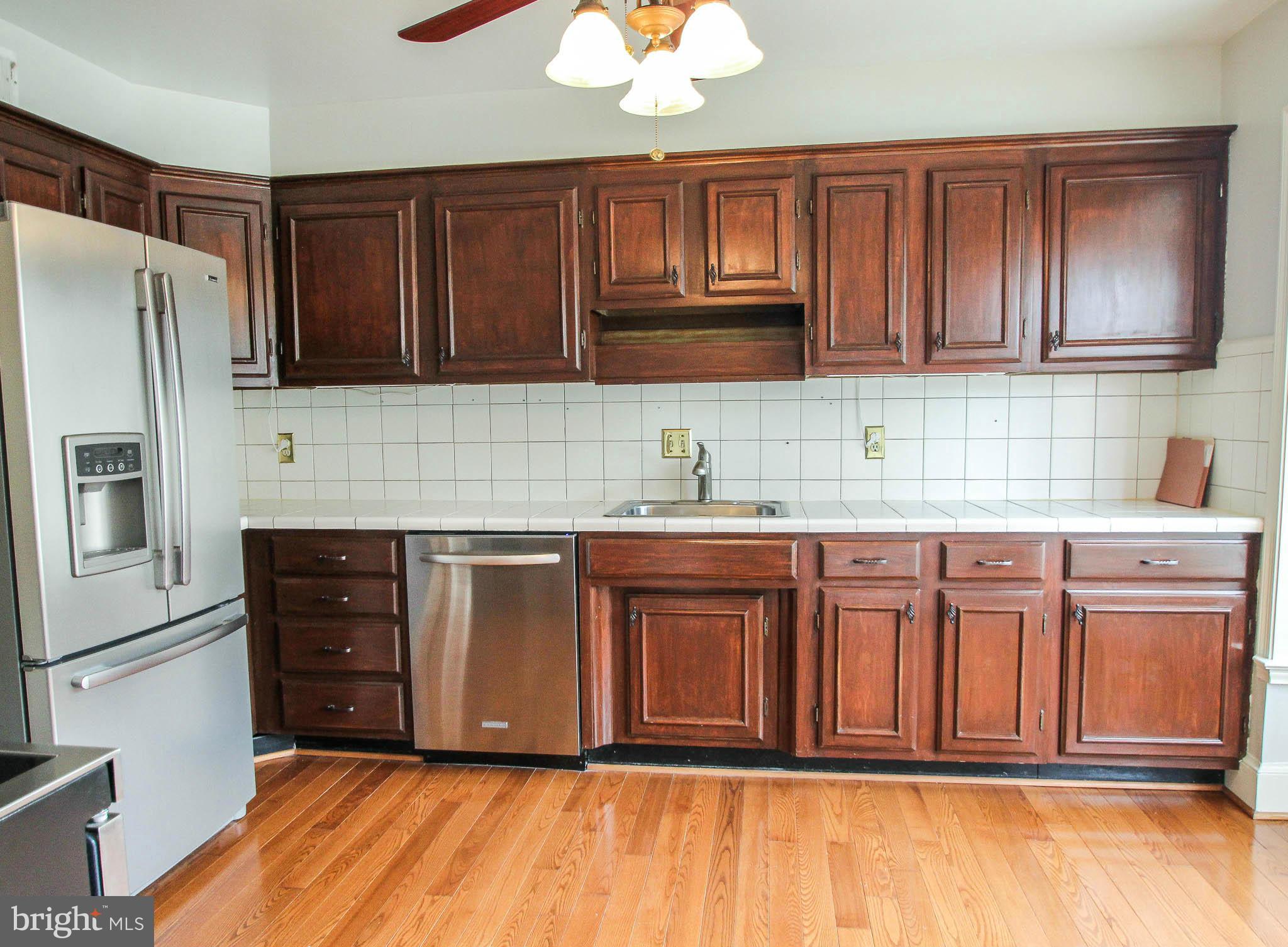 6413 Wainfleet Court Springfield, VA 22152 - Photo 18 of 30 Kitchen