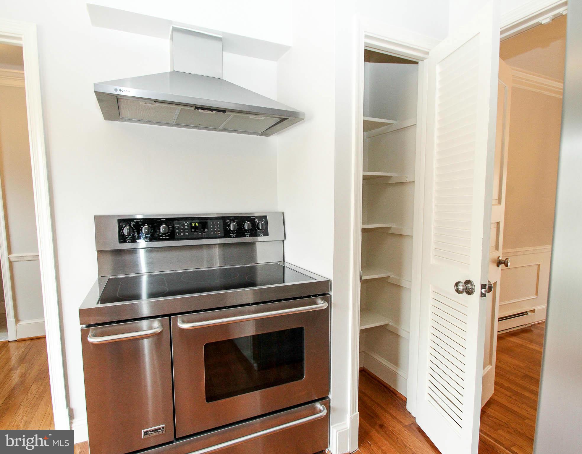 6413 Wainfleet Court Springfield, VA 22152 - Photo 19 of 30 Kitchen