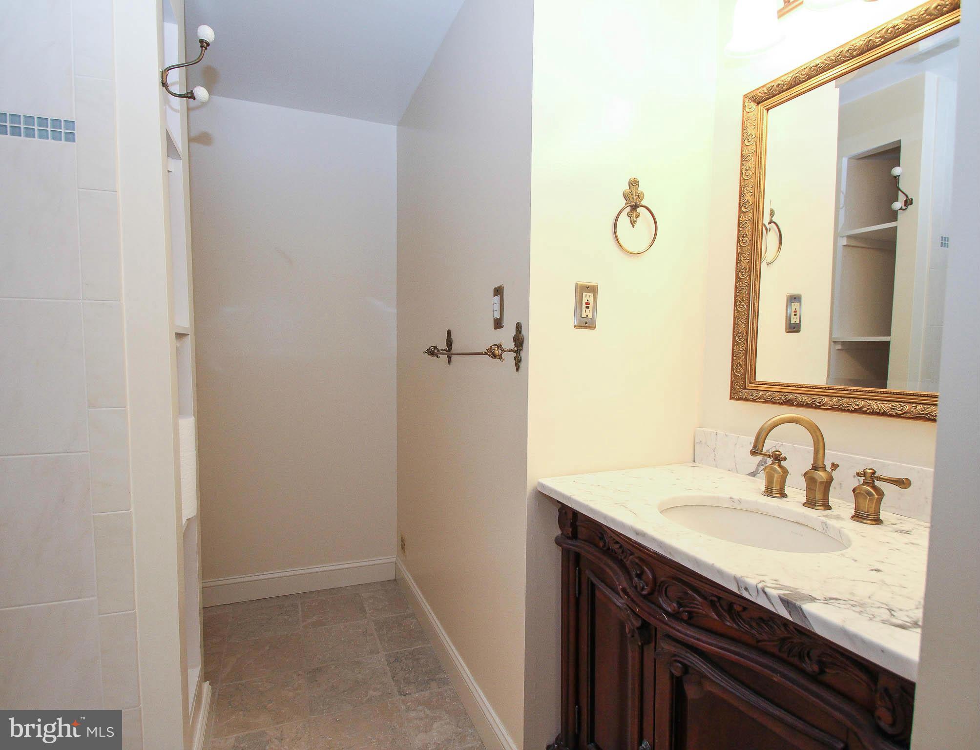 6413 Wainfleet Court Springfield, VA 22152 - Photo 25 of 30 Bath (Master)