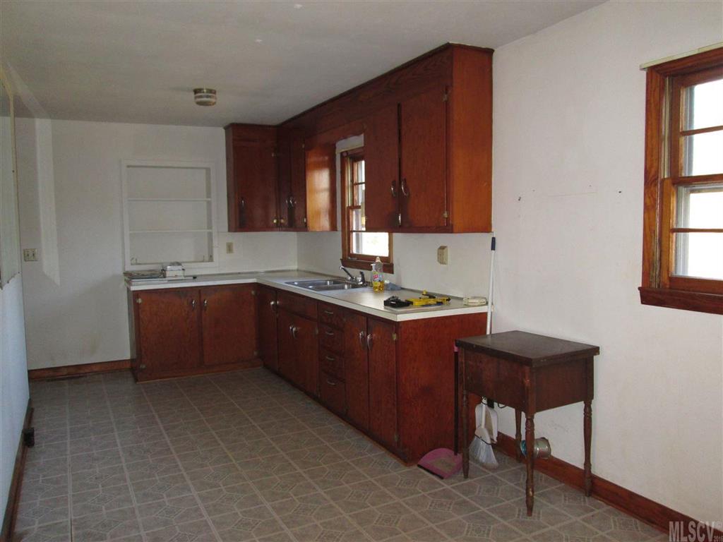 2884 Willis Road Lenoir, NC 28645 - Photo 5 of 11 Gallery Image 5