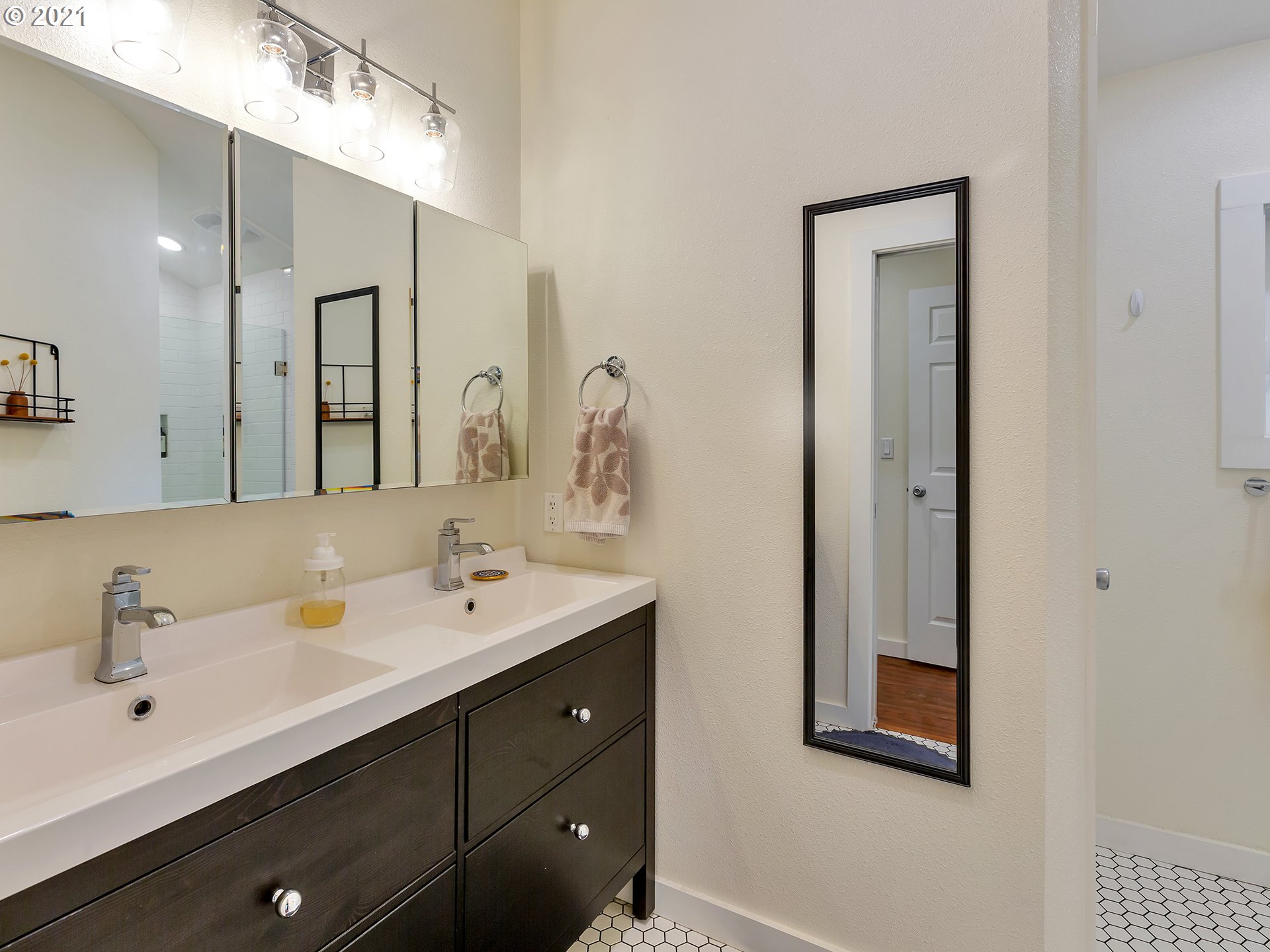 1505 Southwest Spring Garden Street Portland, OR 97219 - Photo 24 of 32 Gallery Image 24