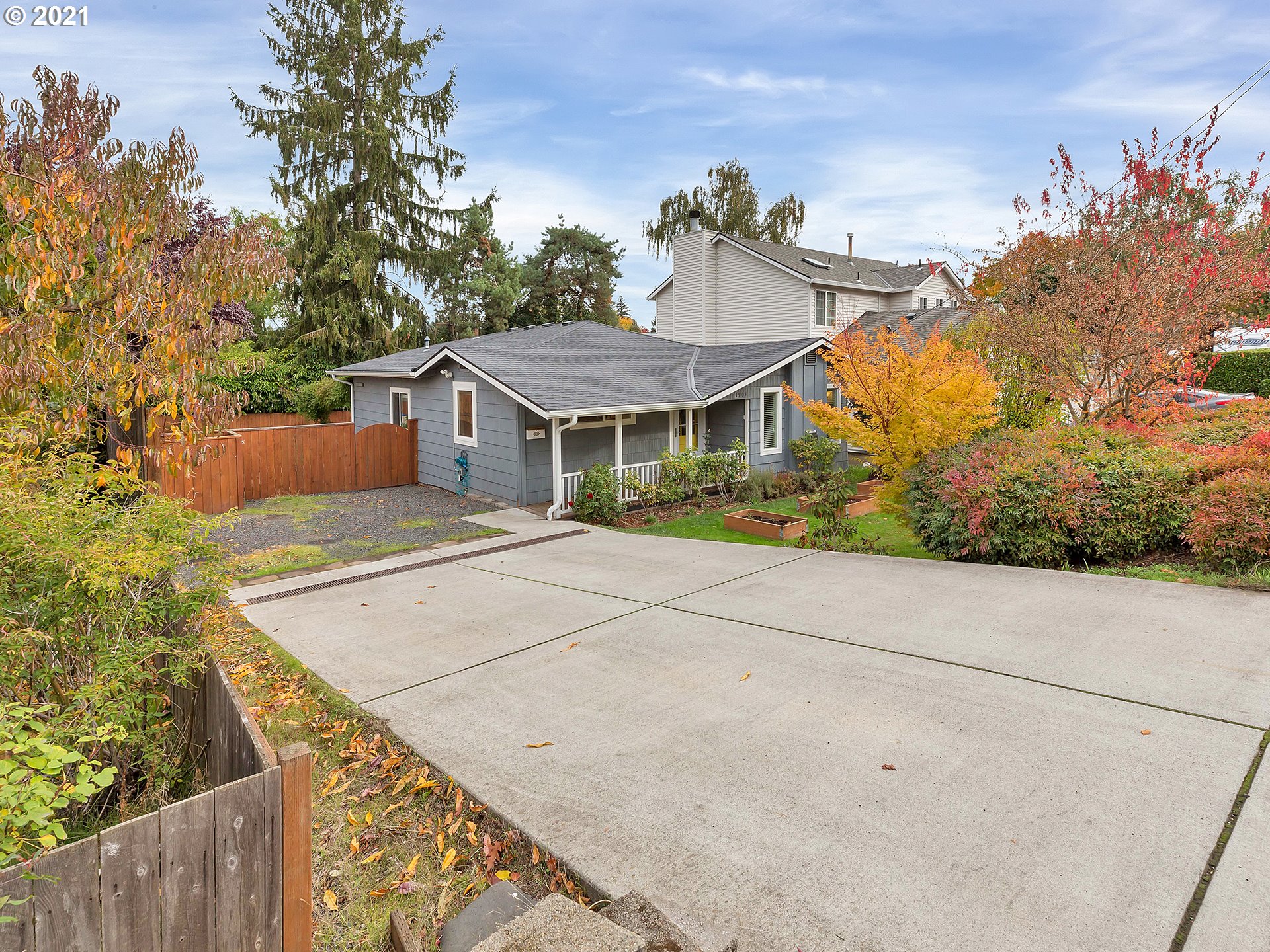 1505 Southwest Spring Garden Street Portland, OR 97219 - Photo 3 of 32 Gallery Image 3