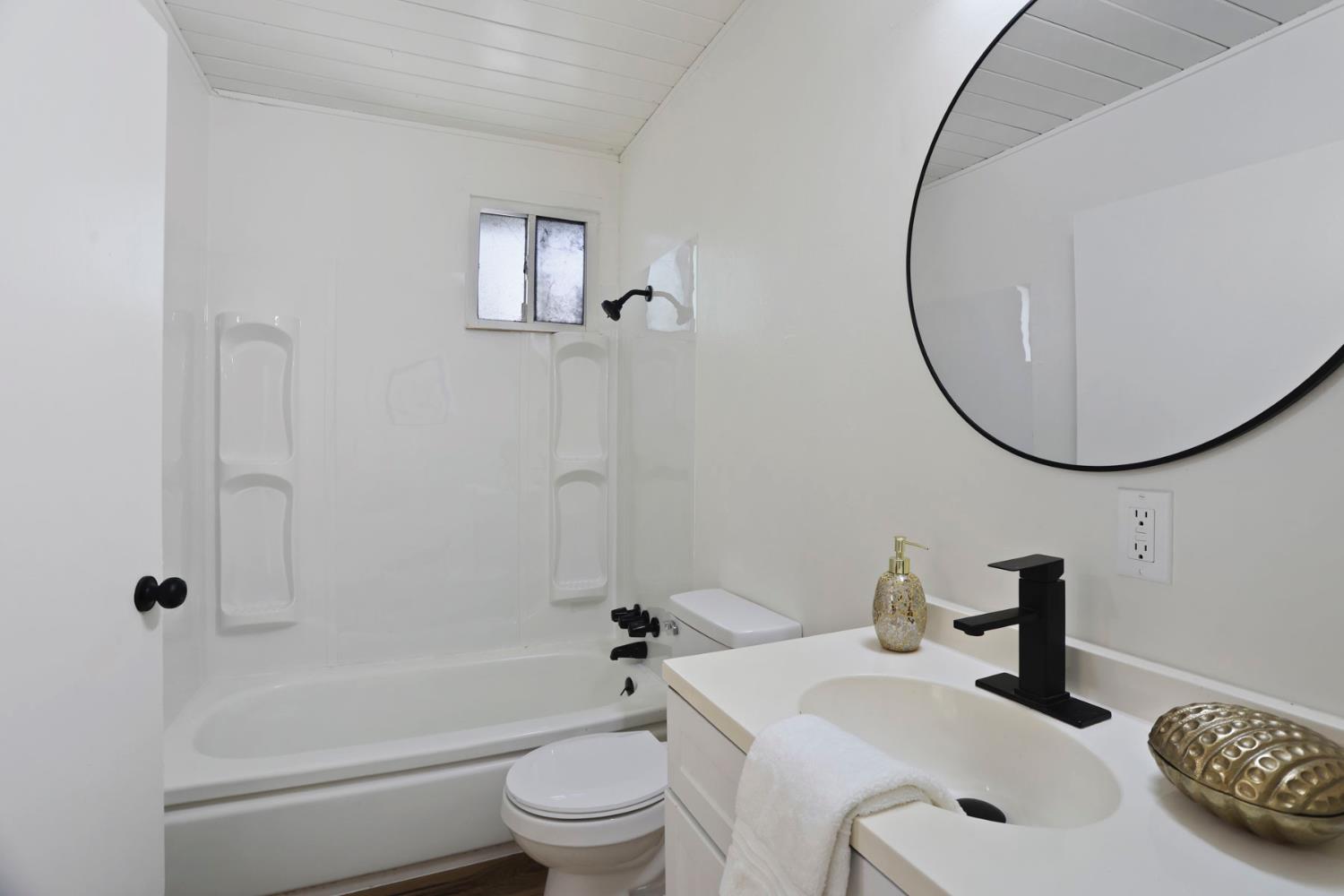 2044 Del Rio Drive Stockton, CA 95204 - Photo 33 of 40