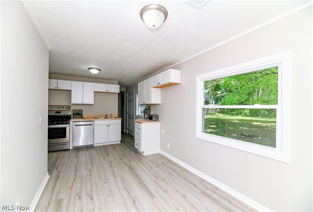769 Patterson Avenue Akron, OH 44310 - Photo 14 of 27 *SPACIOUS EAT IN FORMAL DINING AREA ~