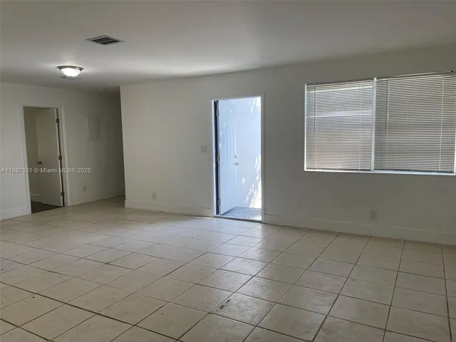 $2,800 | 1842 Madison Street, Unit 1, Hollywood, FL 33020