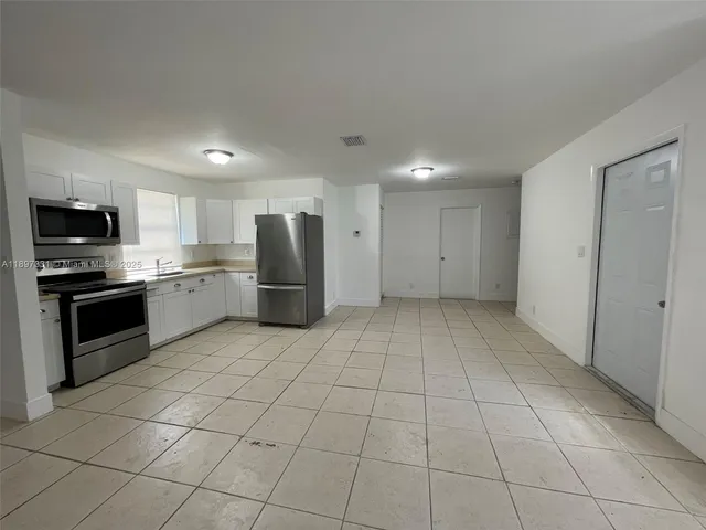 $2,800 | 1842 Madison Street, Unit 1, Hollywood, FL 33020