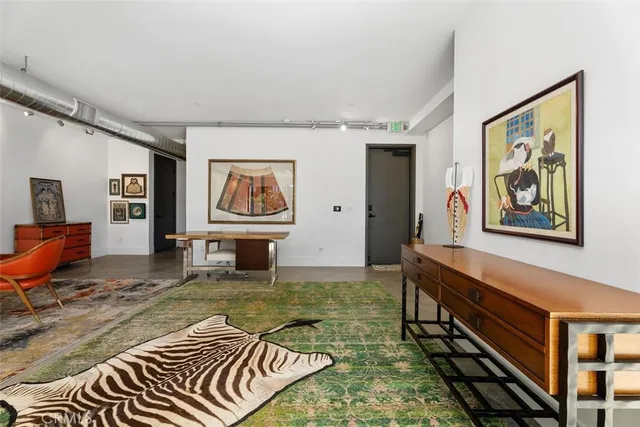 a picture of a bench in the floor