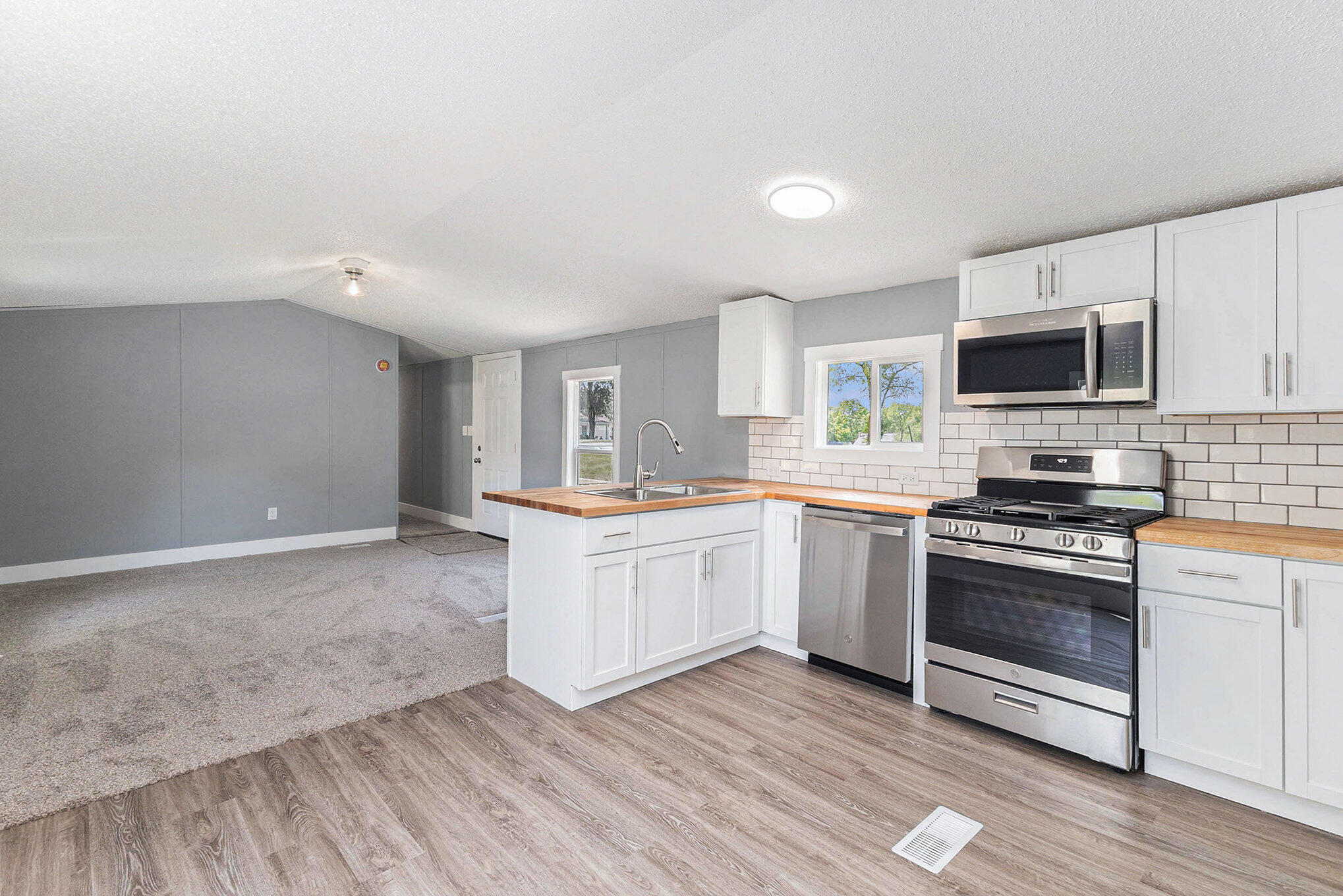 3216 East Stage Road Ionia, MI 48846 - Photo 8 of 22 009_file_310