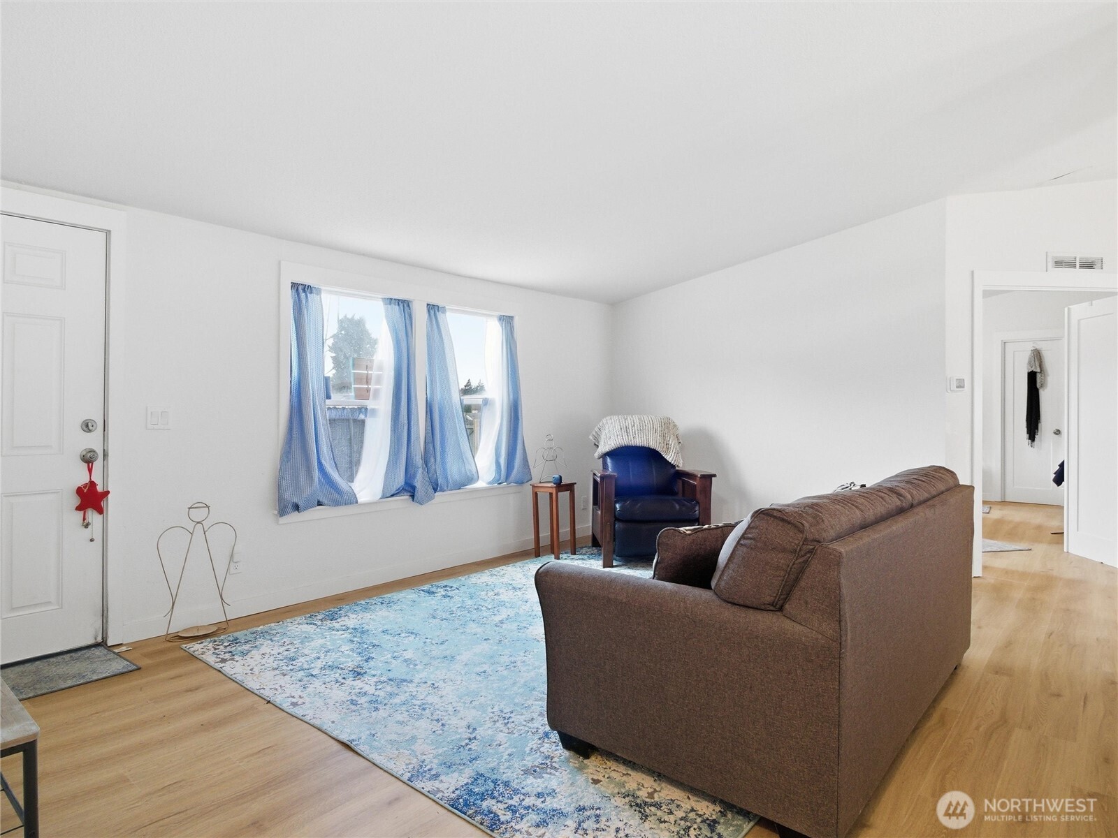 15429 107th Loop Southeast Yelm, WA 98597 - Photo 5 of 29 a living room with furniture and window