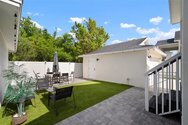 a view of an chairs and tables in the backyard