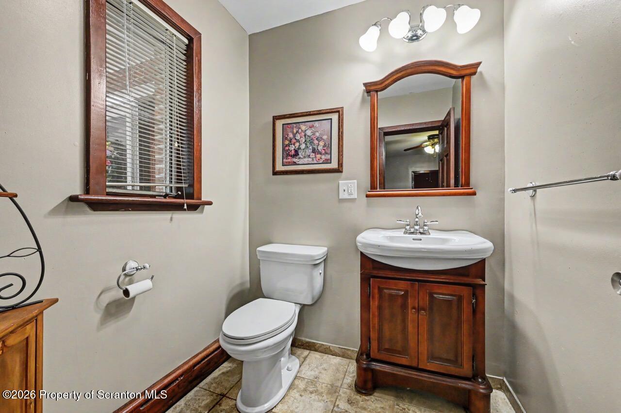 1000 Layton Road Clarks Summit, PA 18411 - Photo 37 of 55 1/2 Bathroom