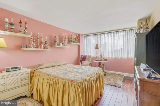 $325,000 | 1326 Spruce Street, Unit 808, Philadelphia, PA 19107