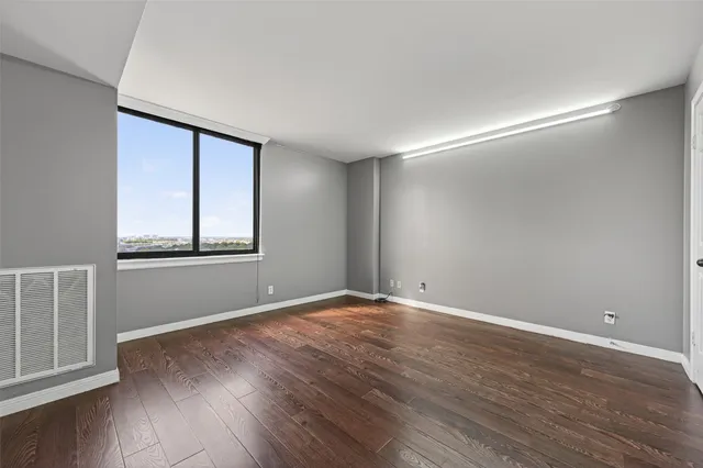 $1,600 | 3525 Sage Road, Unit 1402, Houston, TX 77056