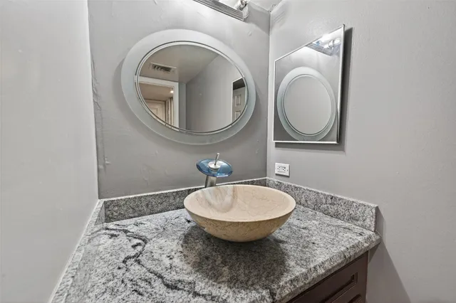 $1,600 | 3525 Sage Road, Unit 1402, Houston, TX 77056