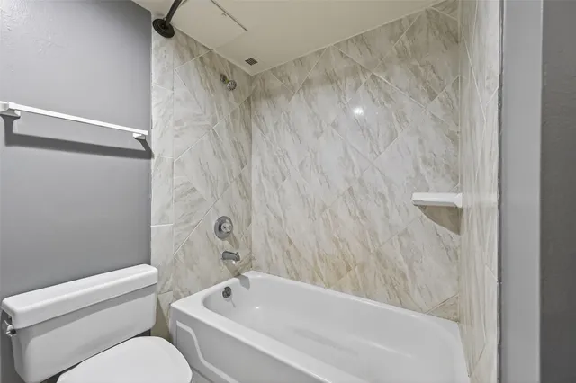 $1,600 | 3525 Sage Road, Unit 1402, Houston, TX 77056