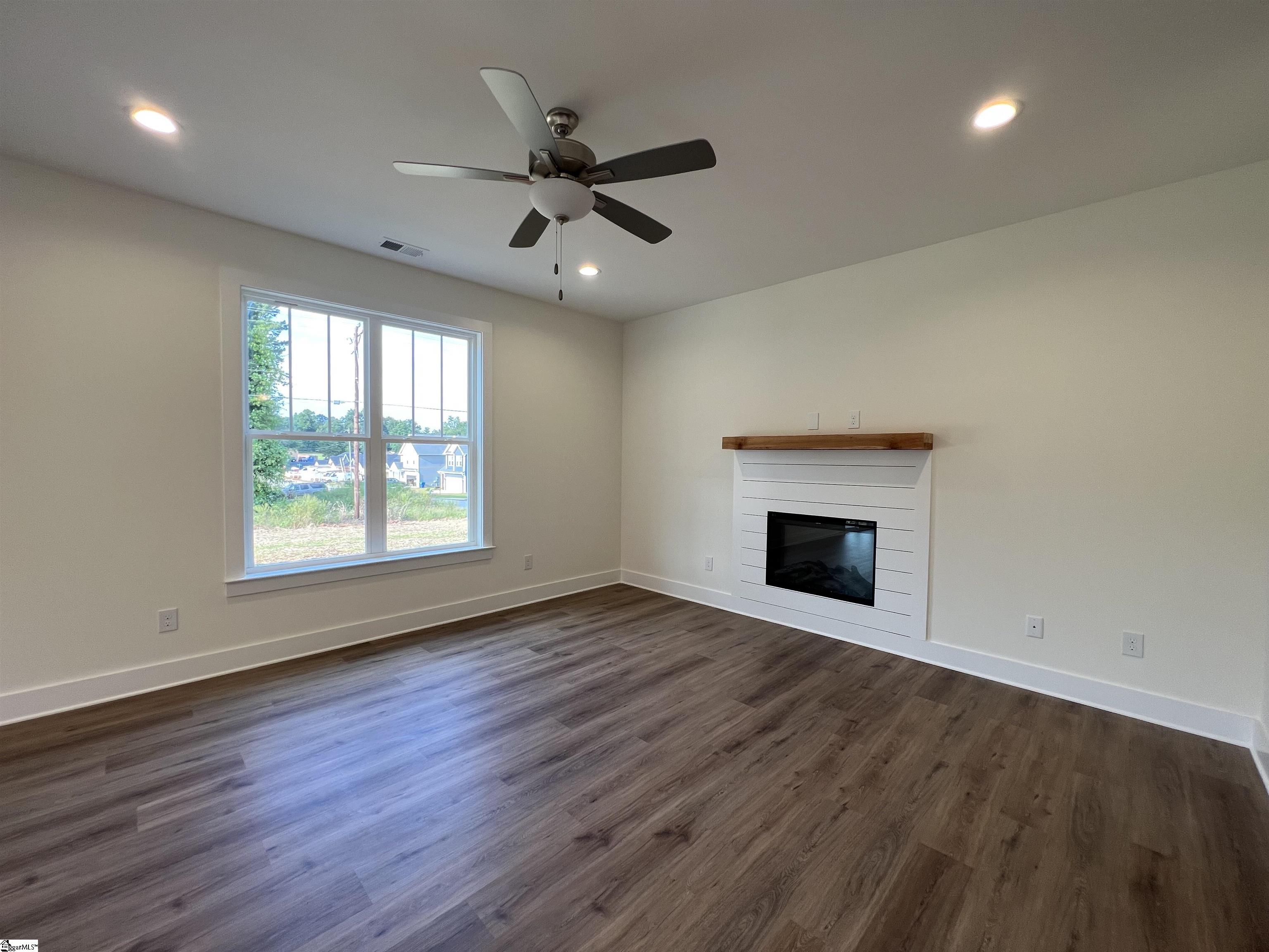 219 Amsterdam Road Easley, SC 29640 - Photo 4 of 29