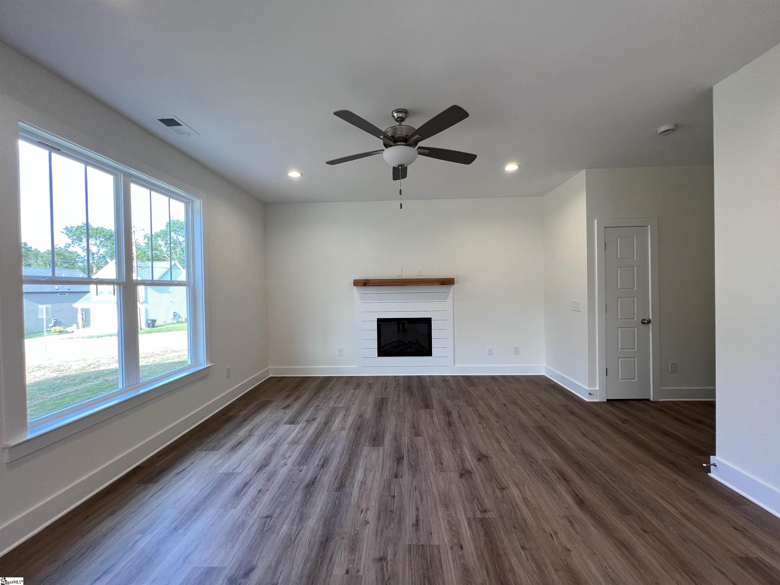 219 Amsterdam Road Easley, SC 29640 - Photo 8 of 29