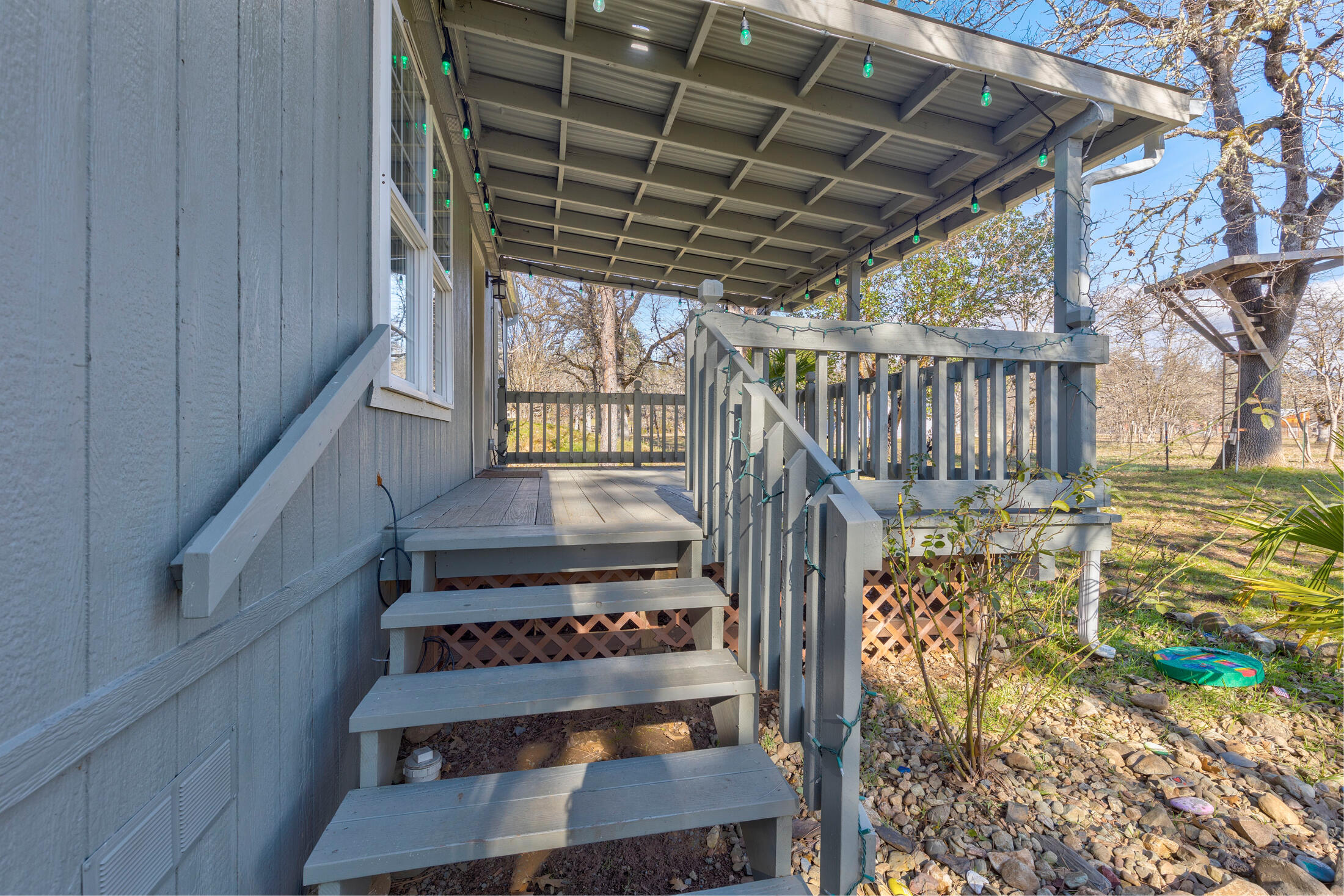 229 Grange Road Grants Pass, OR 97526 - Photo 15 of 22 0R1A4463_4_5_6_7