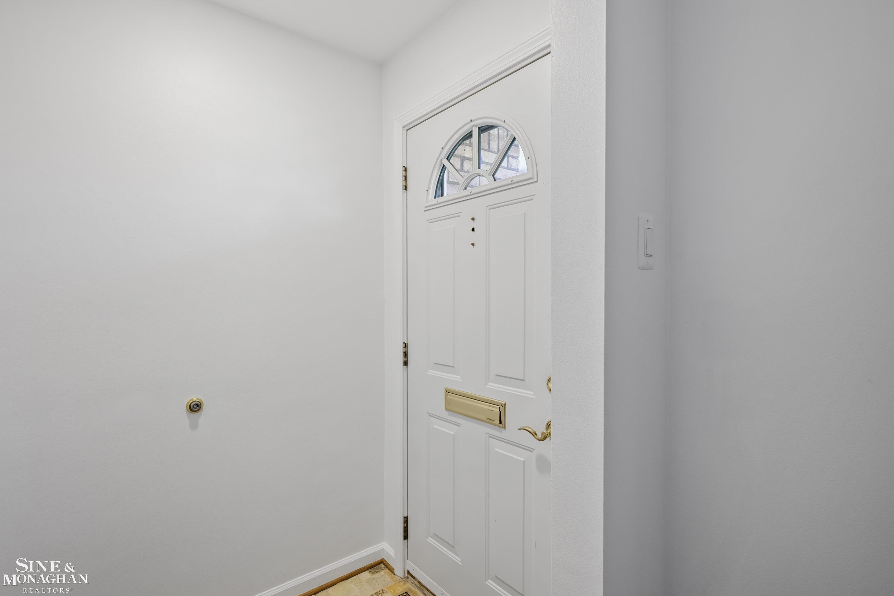 520 Roslyn Road Grosse Pointe Woods, MI 48236 - Photo 5 of 55