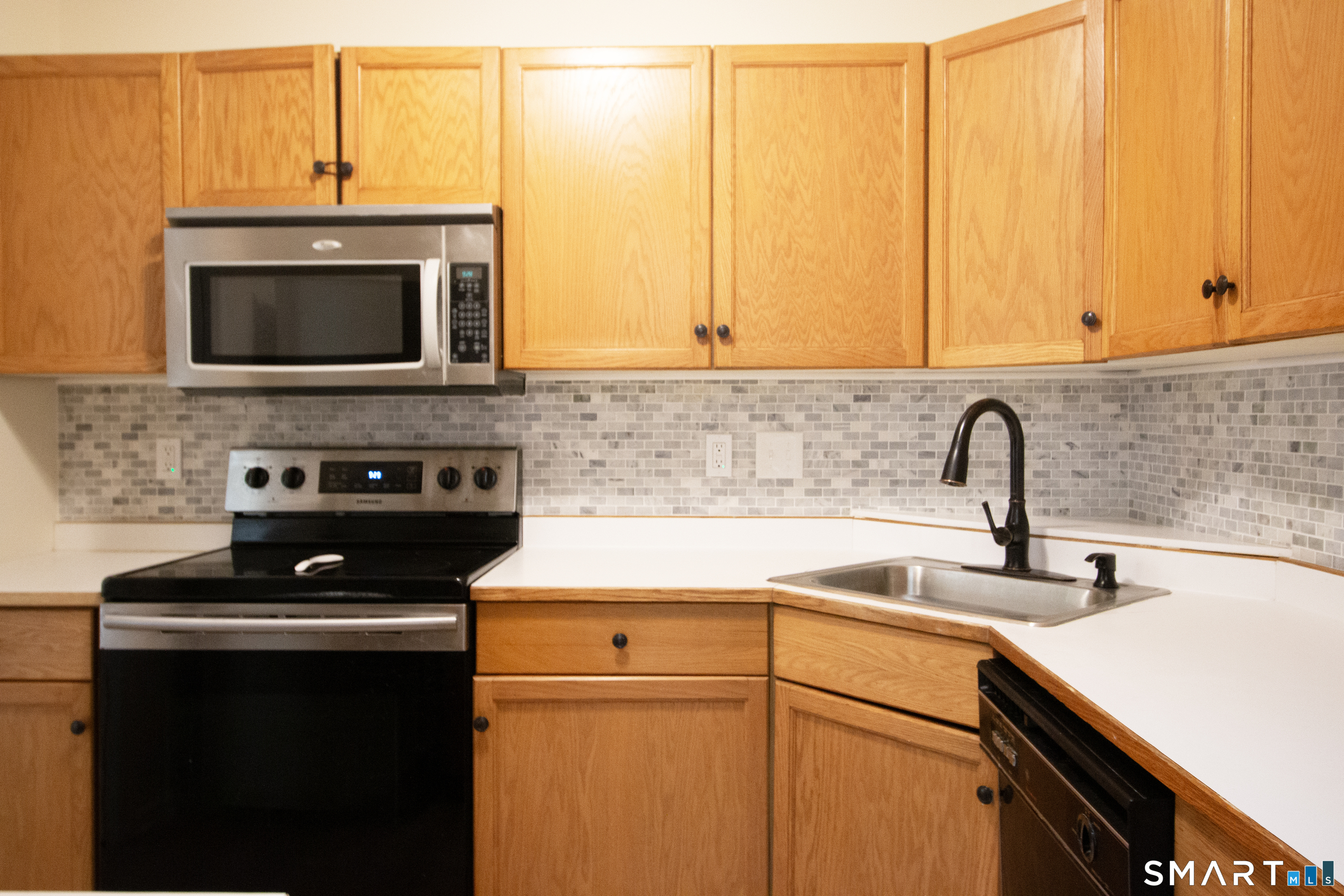378 Meridian St Extension, Unit 28 Groton, CT 06340 - Photo 4 of 21 Gallery Image 4