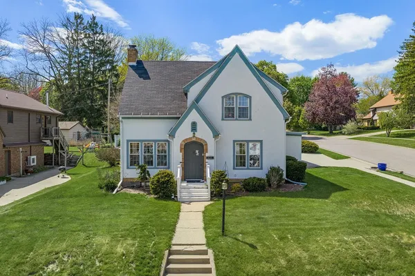 $349,000 | 1421 Ash Street, Baraboo, WI 53913