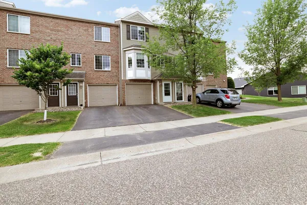 $207,900 | 4821 Elm Drive North, Unit 3, Hugo, MN 55038