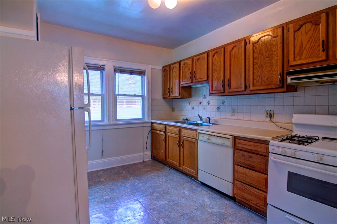 2193 Edgewood Road Cleveland, OH 44118 - Photo 4 of 18