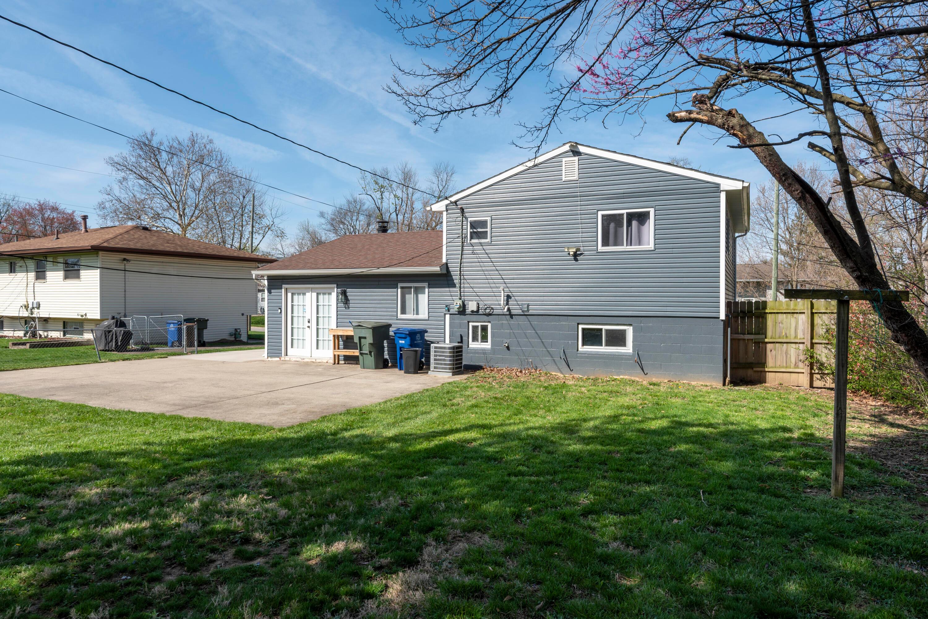 1924 Alsace Road Columbus, OH 43232 - Photo 9 of 43 MAR_3503