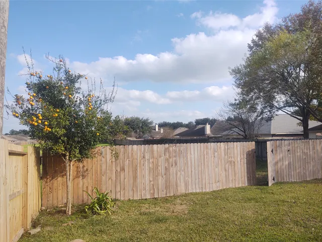 $2,100 | 32227 Willow Creek Park, Conroe, TX 77385