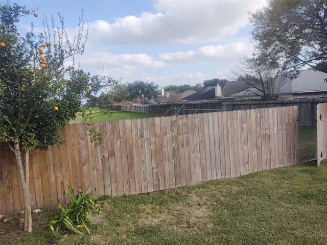 $2,100 | 32227 Willow Creek Park, Conroe, TX 77385