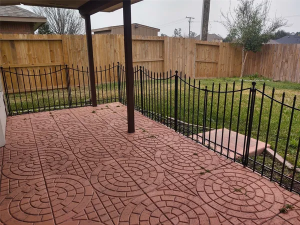 $2,100 | 32227 Willow Creek Park, Conroe, TX 77385