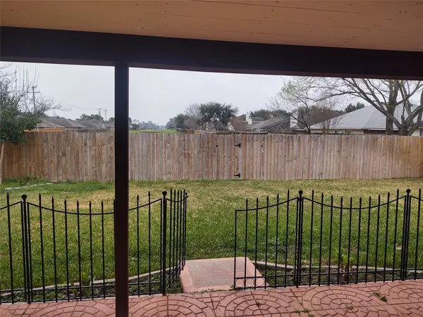 $2,100 | 32227 Willow Creek Park, Conroe, TX 77385